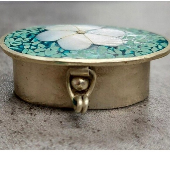 Vintage Silver Hinged Abalone & Turquoise Trinket Pill Box - Picture 8 of 9